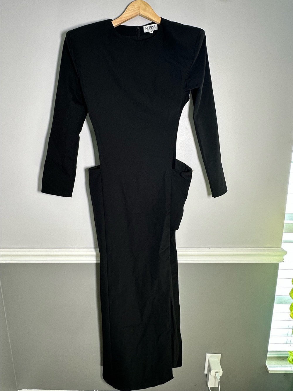Heiress Beverly Hills
Black Cutout Maxi Dress Medium - Picture 4 of 14